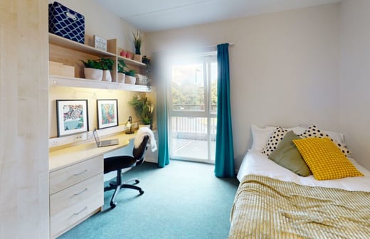 Large Ensuite Studio