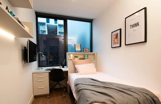 6 Bed Townhouse