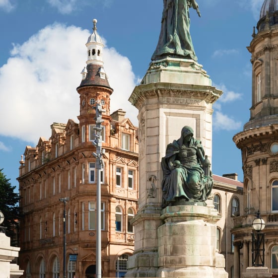 Student with phone in front of Hull landmarks