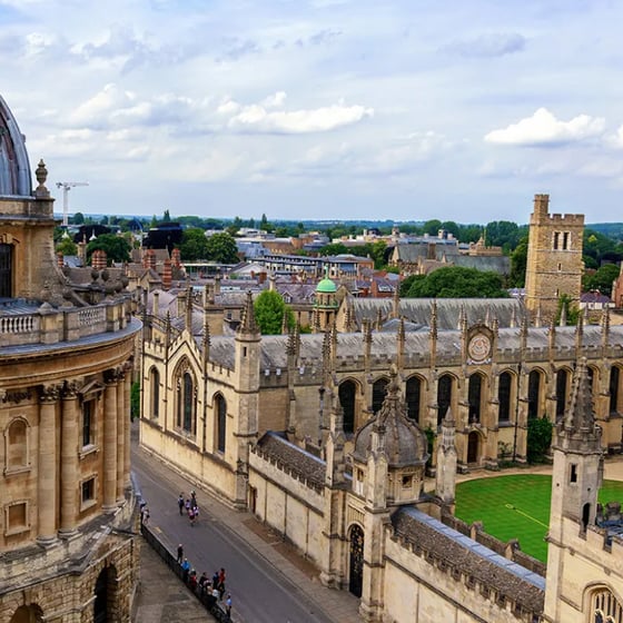Student with phone in front of Oxford landmarks