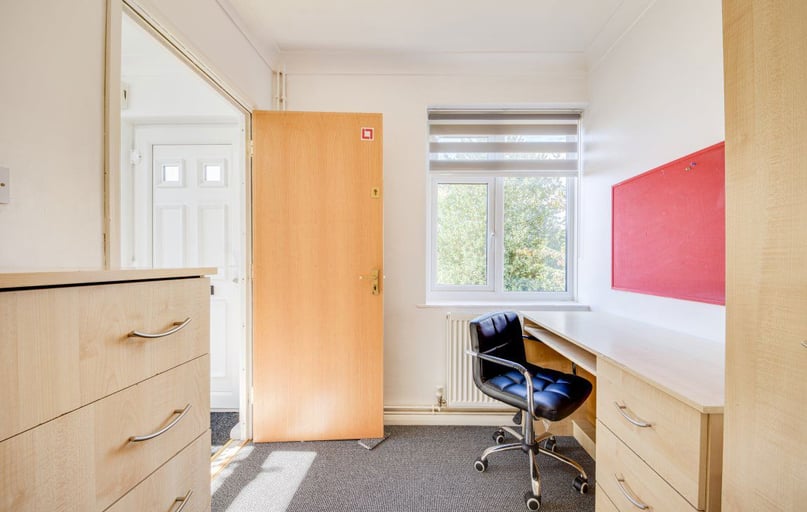 Warwick Road, Christchurch, Kent - Image 1