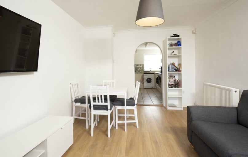 Sundridge Close -No Bills, Hales Place, Kent - Image 1