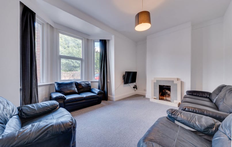 St Martins Terrace -No Bills, Christchurch, Kent - Image 1