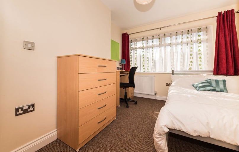 College Road - Room, Christchurch, Kent - Image 1