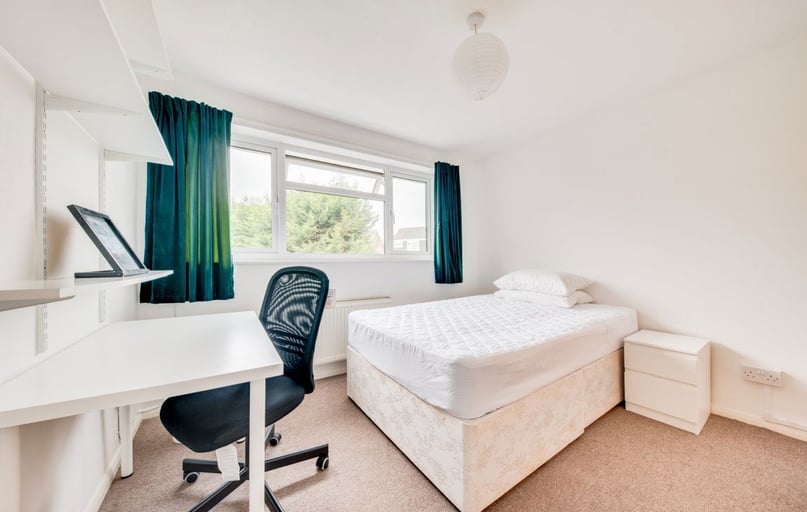St Michaels Road - Room, St Stephens, Kent - Image 1