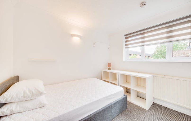 Regency Place -Room, Christchurch, Kent - Image 1