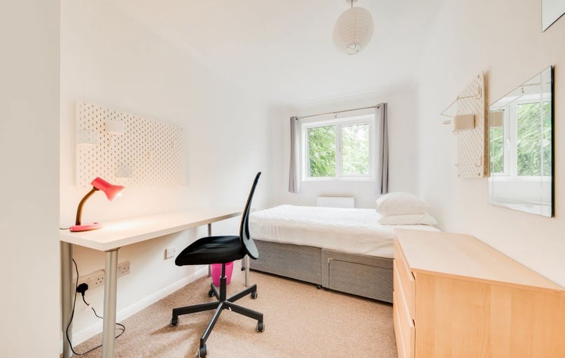 St Michaels Road - Room, St Stephens, Kent - Image 1