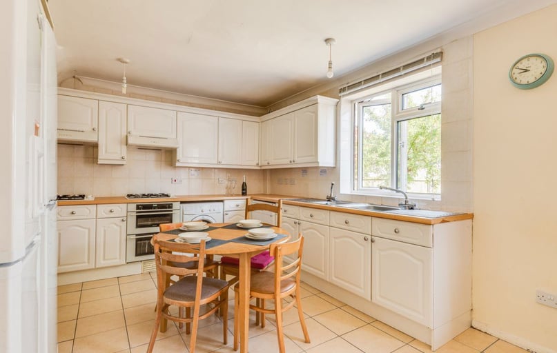Warwick Road - Room, Christchurch, Kent - Image 1