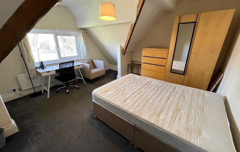 Room 7, 1a Darnley Road, West park, Leeds - Image 1