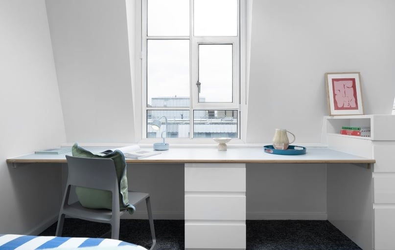 Medium Plus Studio, Scape Bloomsbury, Woburn Place, Camden, London - Image 1