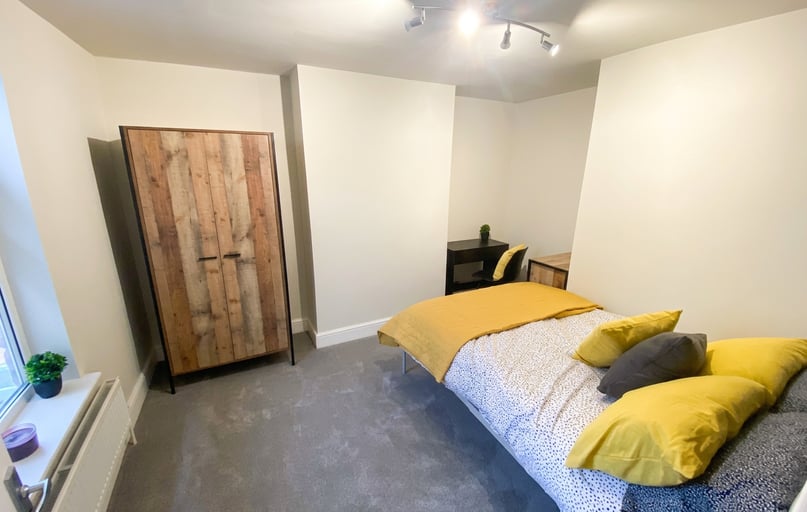 Umberslade Road - Room 6, Selly Park, Birmingham - Image 1