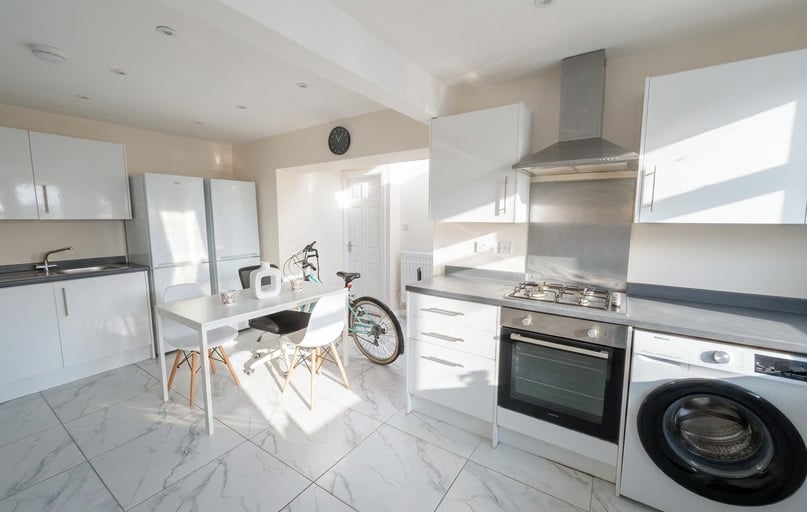 Salisbury Street, Beeston, Nottingham - Image 1
