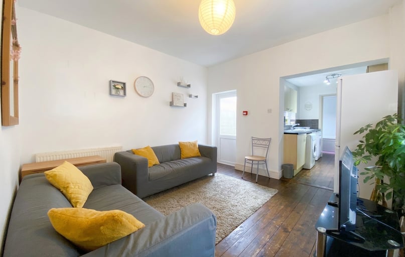 Daisy Road - 4 bed exc bills, City Centre, Birmingham - Image 1