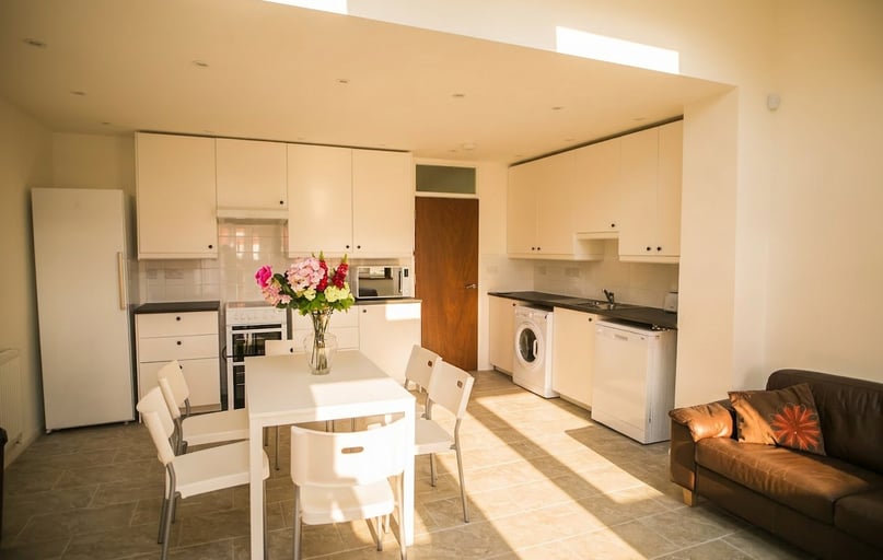 Metchley Drive - 5 bed, Harborne, Birmingham - Image 1