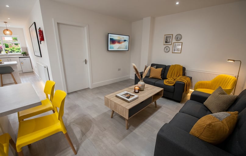 Queens Road - 7 bed, Beeston, Nottingham - Image 1