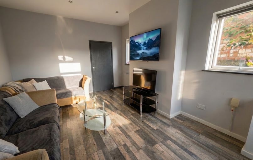 Lonsdale Road - 4 bed, Radford, Nottingham - Image 1