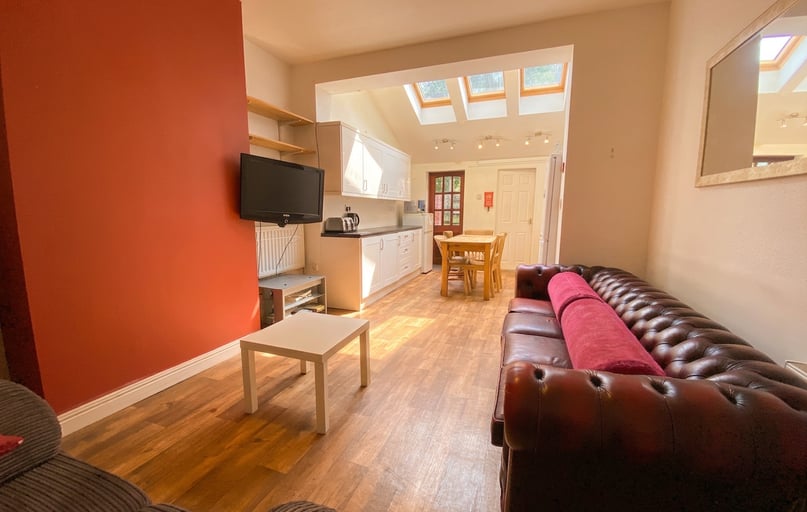 Lottie Road - 4 bed, Selly Park, Birmingham - Image 1