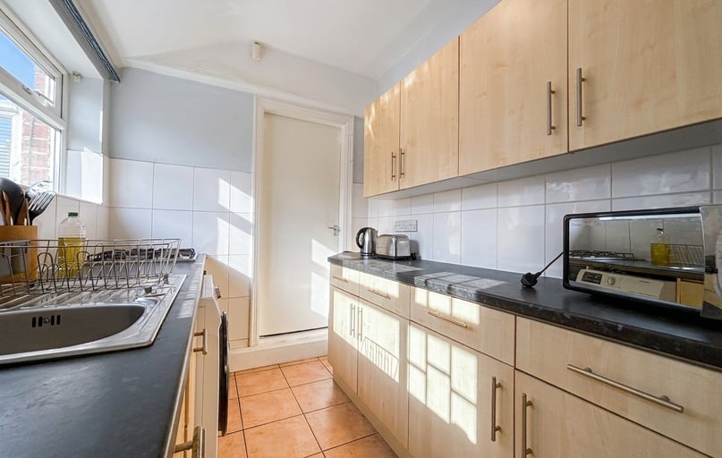 City Road - 4 bed, Dunkirk, Nottingham - Image 1