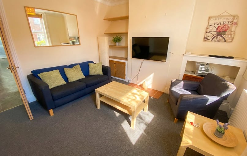 Derby Street - 3 Bed Ex Bills, Beeston, Nottingham - Image 1