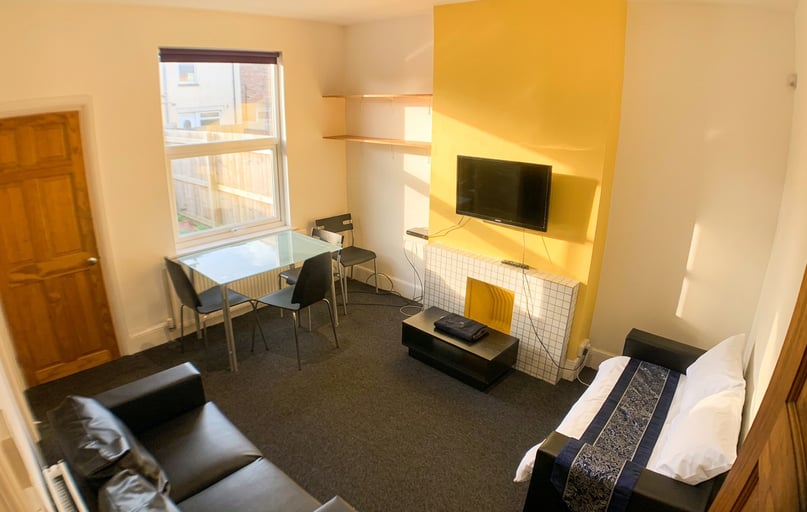 Pershore Road - 4 bed, Selly Park, Birmingham - Image 1