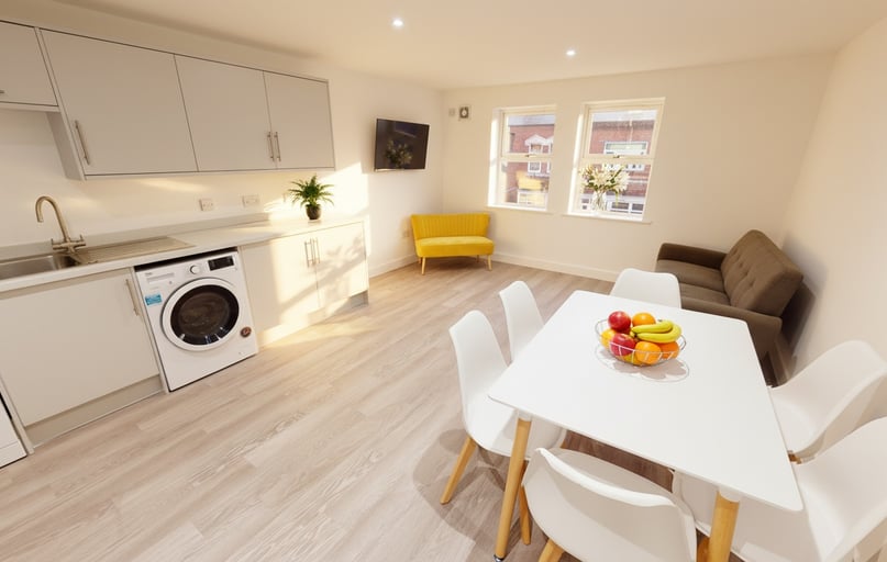 Raddlebarn Court First Floor, Selly Park, Birmingham - Image 1