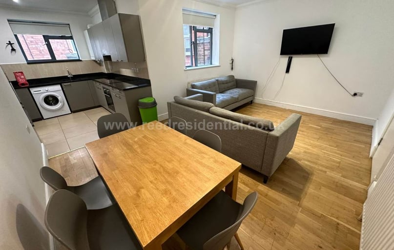 Flat 1 E Arthur Avenue, Lenton, Nottingham - Image 1