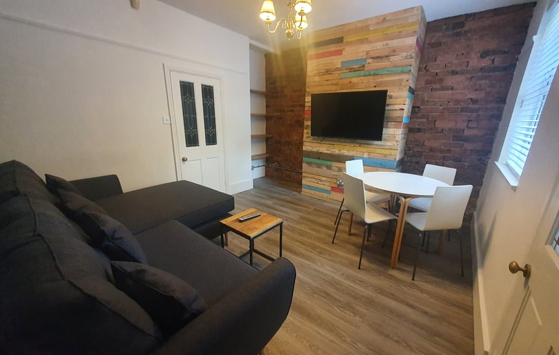 Reservoir Retreat - 3 bed, City Centre, Birmingham - Image 1