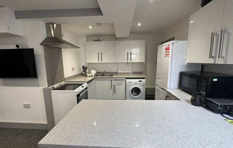Flat 1 - 78 Bournbrook, Selly Park, Birmingham - Image 1