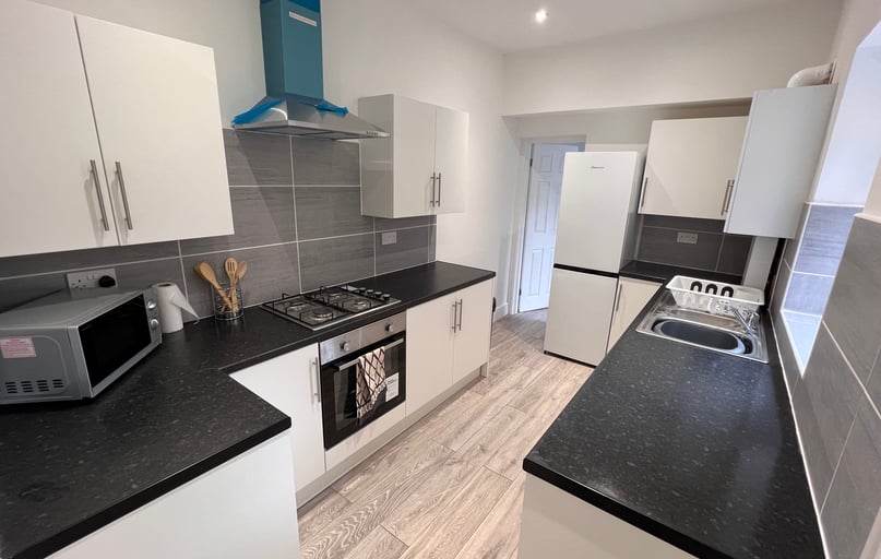 Pershore Road, Cotteridge, Birmingham - Image 1