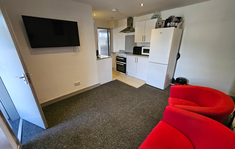 Flat 2 - 4 Hobson Road, Selly Park, Birmingham - Image 1