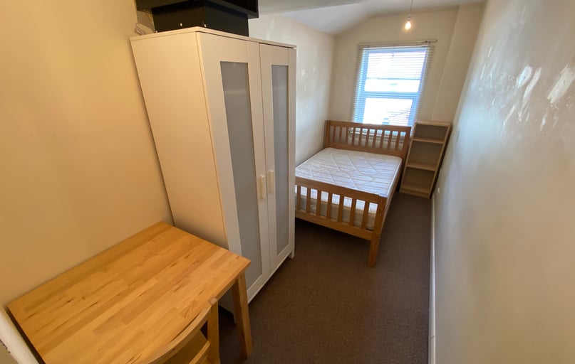 Dawlish Road - Room 4, Selly Park, Birmingham - Image 1