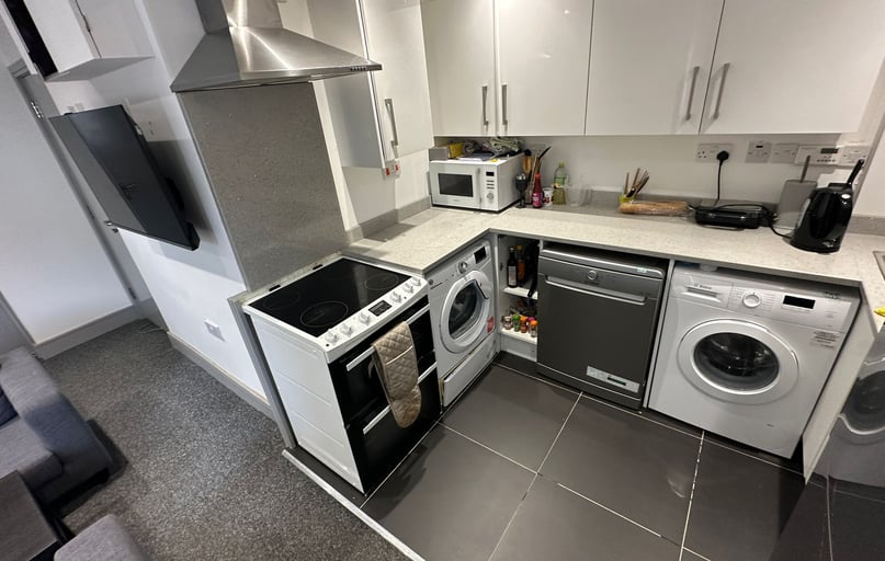 Flat 2 - 78 Bournbrook, Selly Park, Birmingham - Image 1