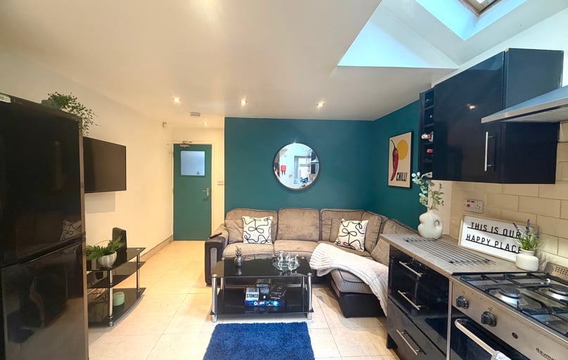 Warwards Lane - Room 2, Stirchley, Birmingham - Image 1