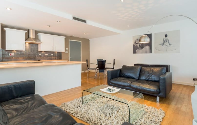 Parkgate, Arboretum, Nottingham - Image 1