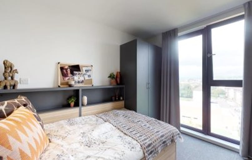 Classic En-suite, St James, 110 St James Road, Townhead, Glasgow - Image 1