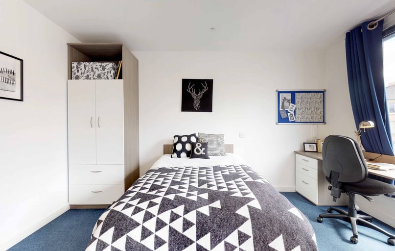 Superior Studio, Haymarket, 5 West Park Place, City Centre, Edinburgh - Image 1