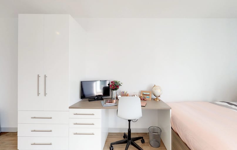 Deluxe Studio, The Bridge, 50-54 Union Street, Shieldfield, Newcastle - Image 1