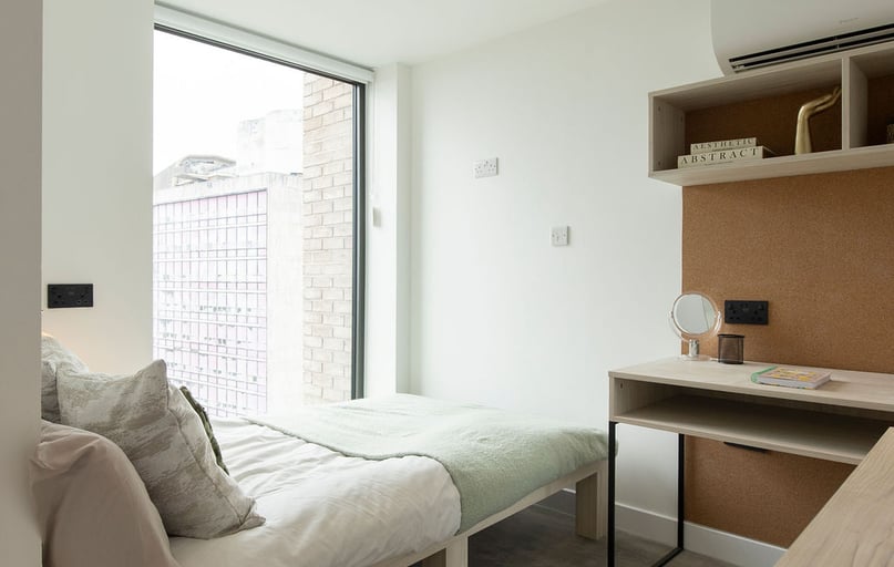 Penthouse En-suite, Martha Street Apartments, 77 John Street, City Centre, Glasgow - Image 1