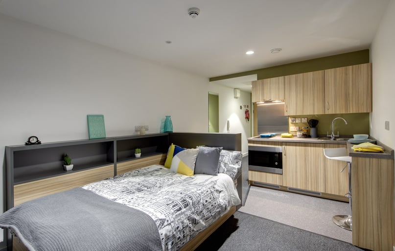 Deluxe Studio, St James, 110 St James Road, Townhead, Glasgow - Image 1