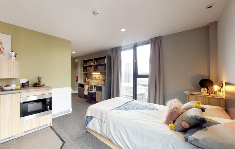 Superior Studio, St James, 110 St James Road, Townhead, Glasgow - Image 1