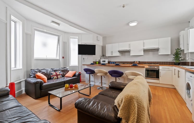 Bedford Terrace, North hill, Plymouth - Image 1