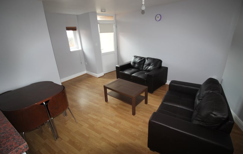 Hunters Road, Spital tongues, Newcastle - Image 1