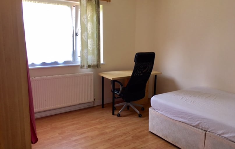 Glenbuck Court, Near university, Surbiton - Image 1