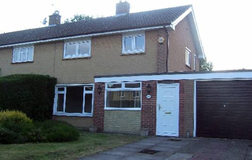 Applegarth avenue, Surrey, Guildford - Image 1