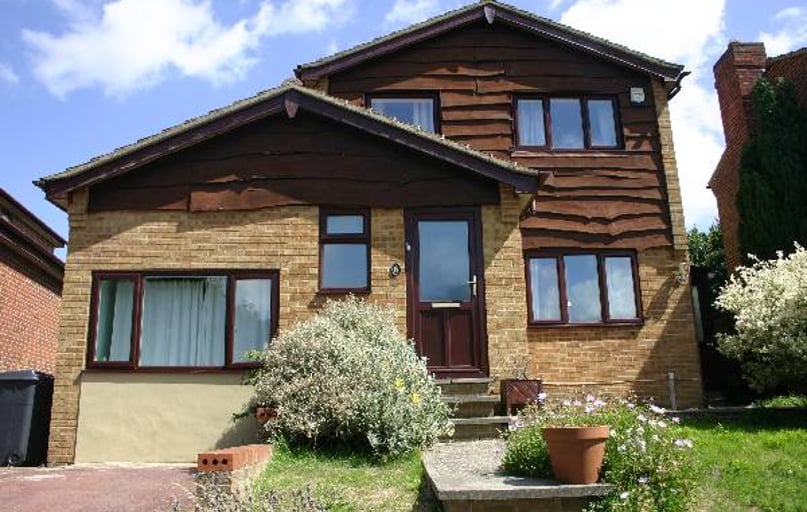 Hunton gardens, Near university, Canterbury - Image 1