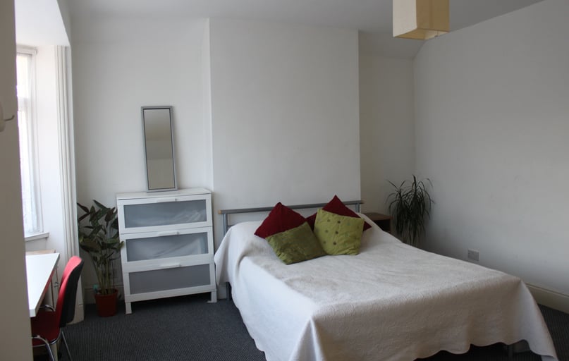 Langhorn Road, Swaythling, Southampton - Image 1