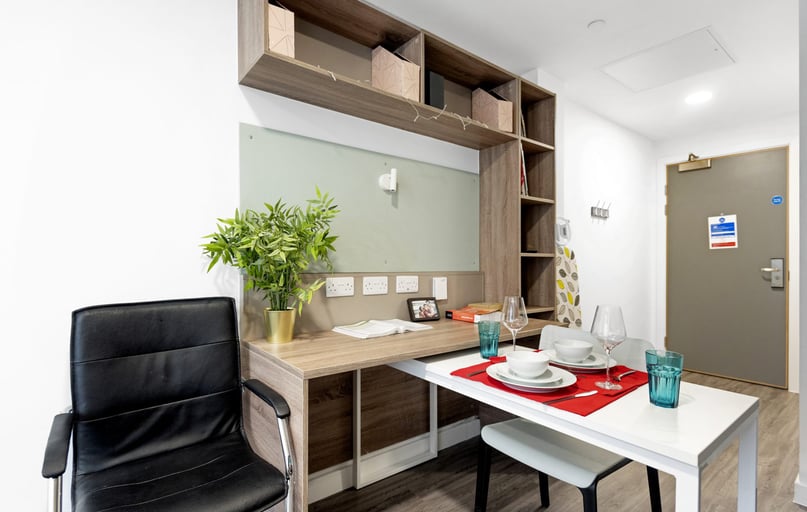 Premium Studio, Stanhope House, 91-95 Commercial Road, City Centre, Portsmouth - Image 1