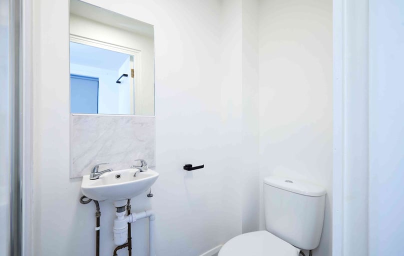Classic Ensuite, Mansion Place, 2 Boston Street, City Centre, Nottingham - Image 1
