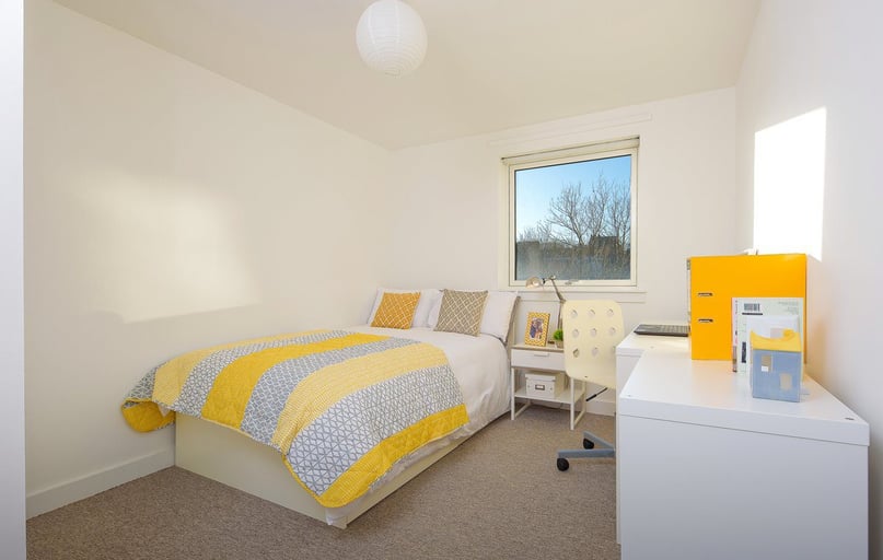 Premium Plus – Large 4 Bed Flats, 403 King Street, City Centre, Aberdeen - Image 1