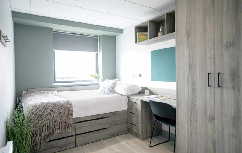Classic Studio, Crown Place, Trinity Quay, 2 Kings Road, Swansea - Image 1